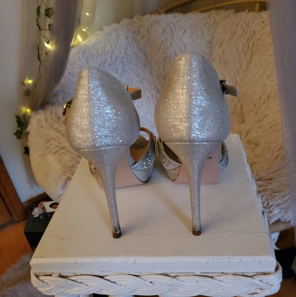 Silver Sparkle DE BLOSSOM COLLECTION rhinestone sizs 7.5 heels - Picture 3 of 6